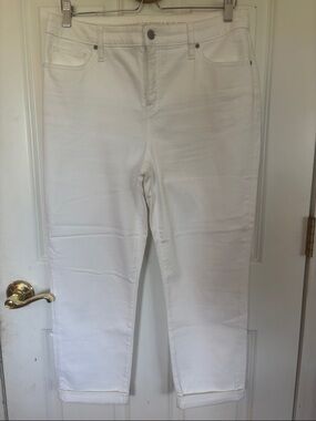 Chico's White Cropped Ankle Jeans